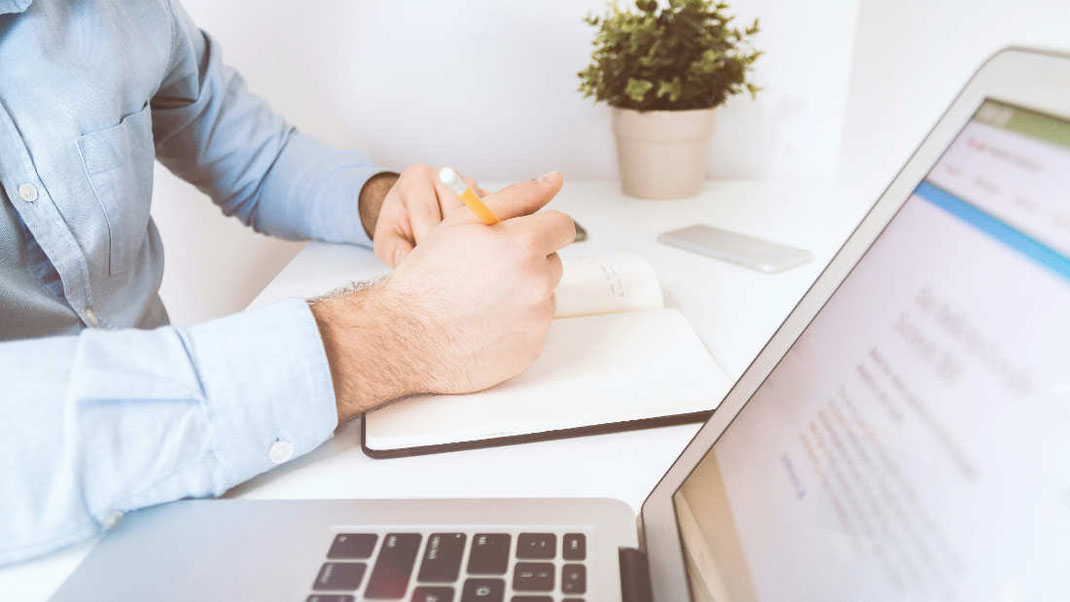 individuelle Online Sprachkurse in Englisch und Deutsch als Fremdsprache.