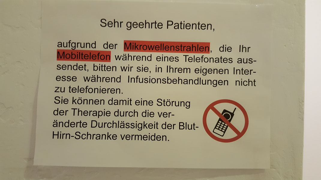 Vorbildlicher Aushang im Infusionsraum meines Arztes.