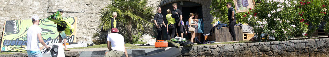 Die Kitesurfschule vom Gardasee aus gesehen