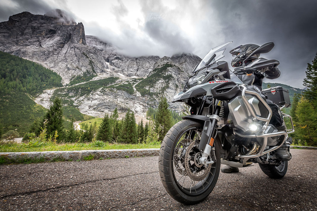 BMW 1250 GS Adventure. Motorradreise. Motorradtour. Dolomiten. Südtirol. Italien. Motorrad Abenteuer und Reise Fotografie Tipps und Wissen.