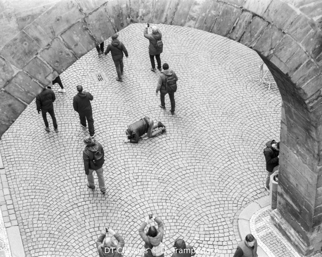 Prag, Karlsbrücke zur Burg hin.