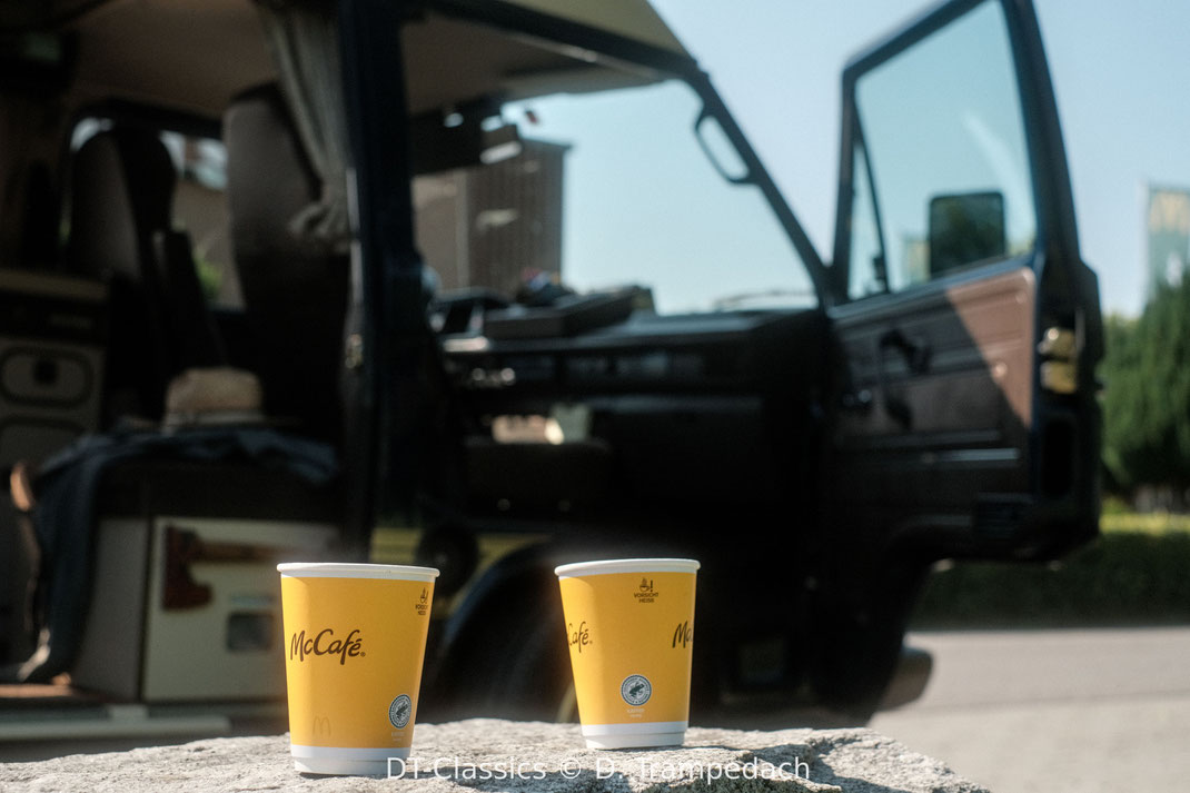 Tür auf, Sonne & Kaffee.