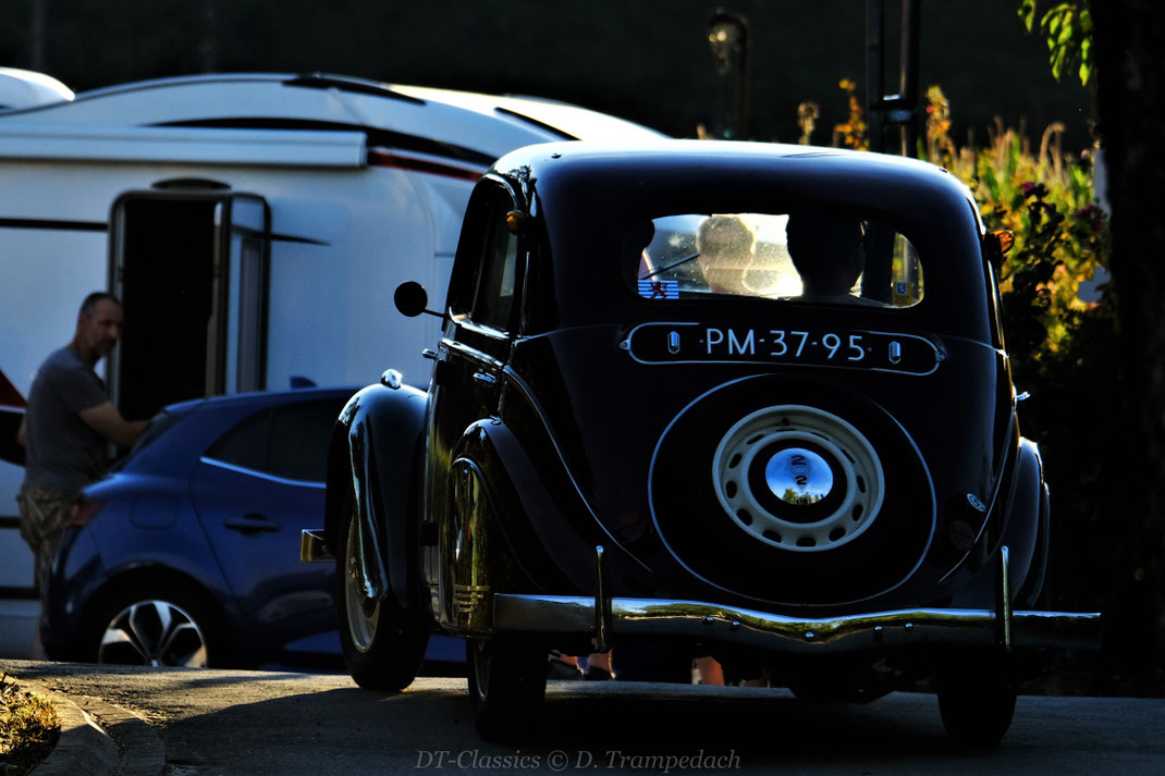 Alltag im Oldtimer - Oldtimer im Alltag.