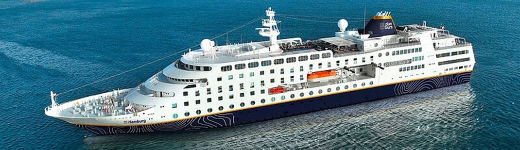 Außenaufnahme der MS Hamburg im Hafen, bereit für die Weltreise 2026 ab Hamburg; Informationen vom Reisebüro Reiselotsen HafenCity Hamburg