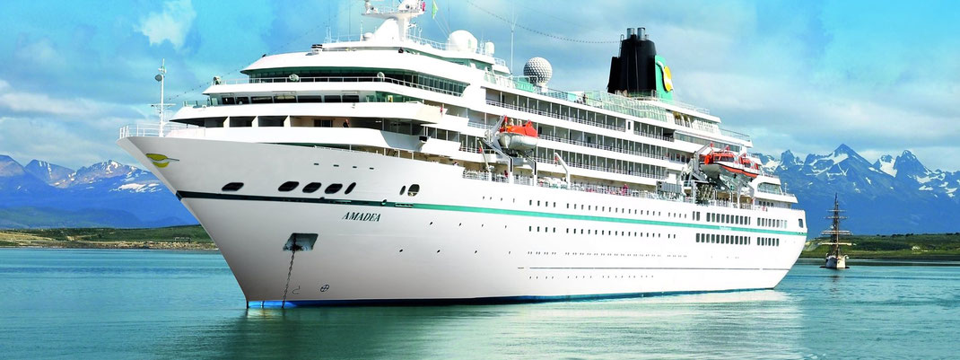 Traumschiff und Phoenix-Reisen Flaggschiff MS Amadea, die seit 2015 als TV-Traumschiff im Fernsehen zu sehen ist - hier bei Reiselotsen cruise & tours mit Beratung buchbar