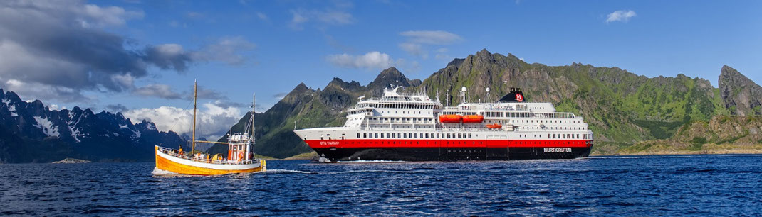 Hurtigruten Kreuzfahrt auf Postschiffroute ab Hamburg 2026 zum Nordkap und Spitzbergen | Kreuzfahrt Hurtigruten Schiff ab Hamburg und ab Norwegen Bergen beim Reisebüro Reiselotsen Hamburg-HafenCity buchen