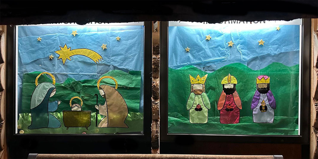Liebevoll gestaltete Fenster Bilder in der Bürgerstube.