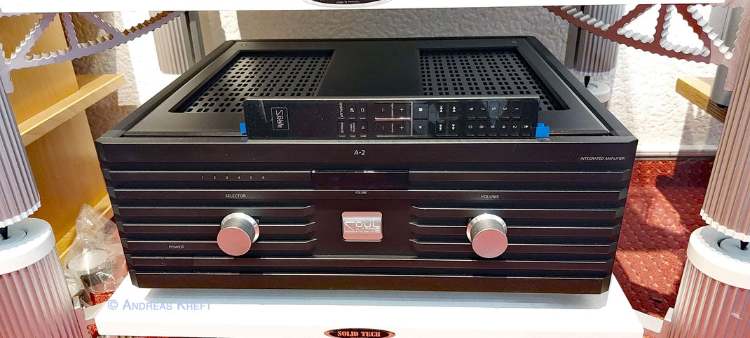 Das ist der A-2 zum Sonderpreis. Inklusive der neusten Fernbedienung. Von dieser wurde nicht einmal die Schutzfolie entfernt.