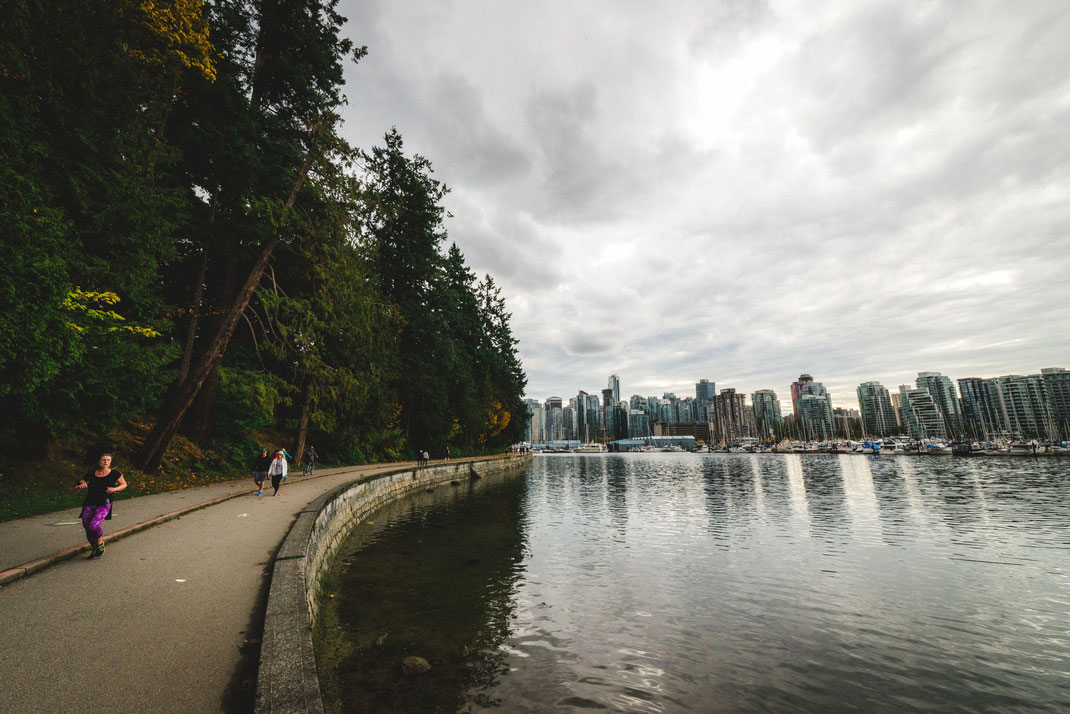 the round walk of Stanley Park