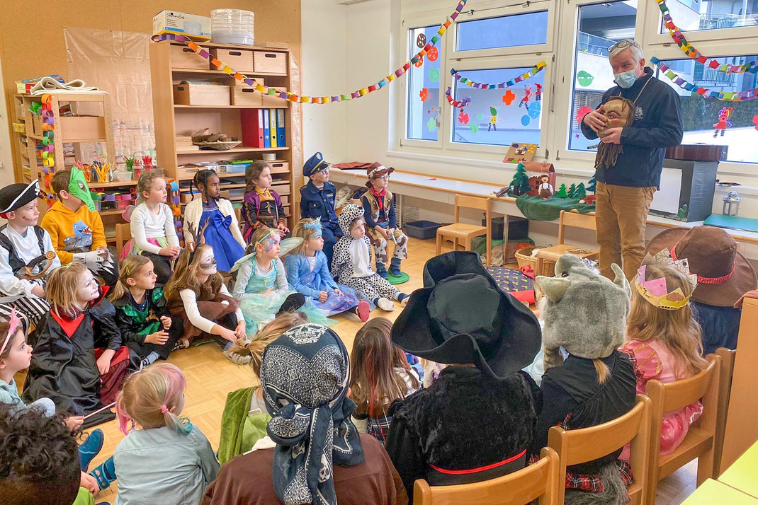 Musikschulleiter und Karnöffler Franz Gehrig besuchte am 5. Februar 2021 den Kindergarten