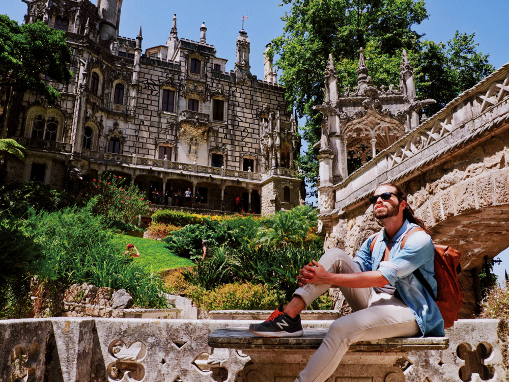 Rafael in front of the amazing mansion