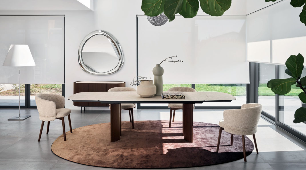 tavolo moderno con gambe in legno 