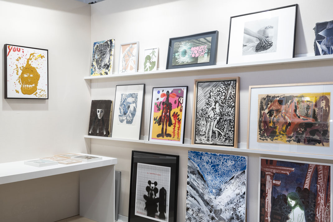  Fair for Art Vienna Messe 2024, Kunst von Jonathan Meese, Christian Eisenberger, Hubert Schmalix, Siegfried Anzinger, Brigitte Kowanz, Elmar Trenkwalder, Raymond Pettibon)