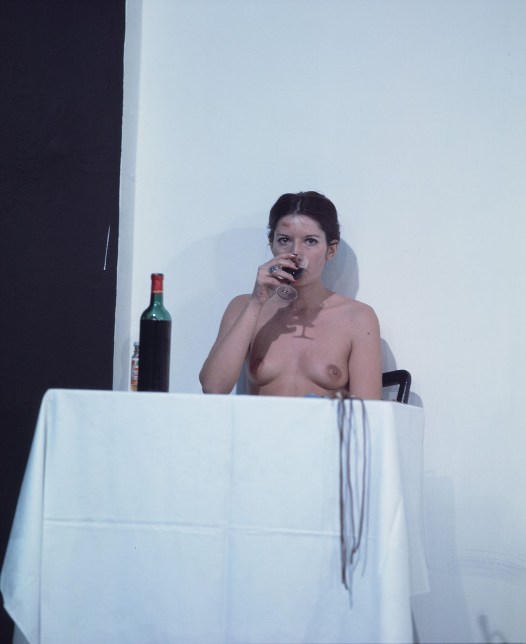 Marina Abramovic Thomas Lips of Thomas 1975 Galerie Krinzinger Performance in Innsbruck.