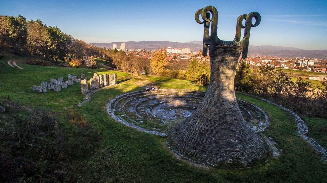 Das Revolutionsdenkmal in Leskovac bei Nis im Süden Serbiens