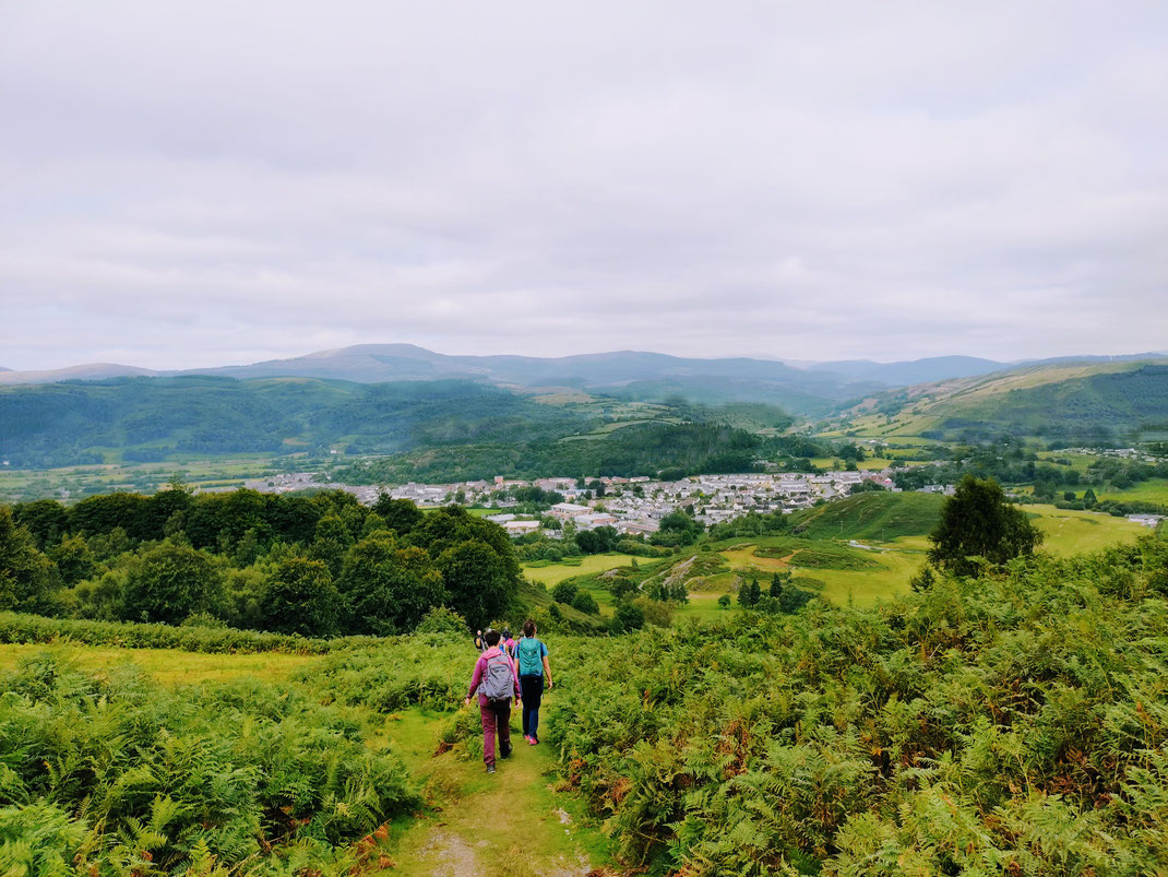 Die kleine Stadt Machynlleth liegt eingebettet zwischen den Ausläufern der Cambrian Mountains und dem Dyfi-Flusstal und der Grenze zum Snowdonia-Nationlpark. / Text und Fotos: Marco Vanek