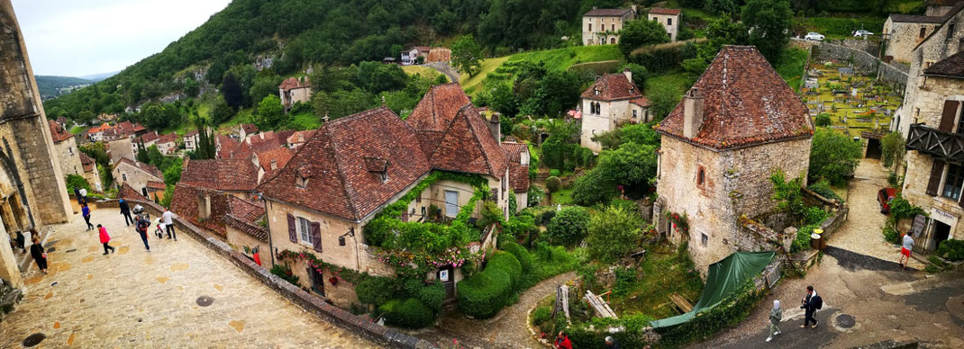 Village France LOT patrimoine culture chateau peinture medieval gastronomie terroir artiste   