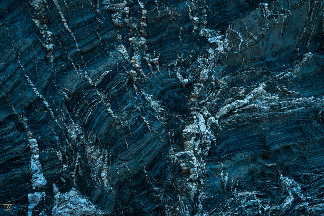 1. Dieses Bild zeigt einen circa 4 Meter breiten Ausschnitt einer Steilwand, die Feinstrukturen waren toll anzuschauen
