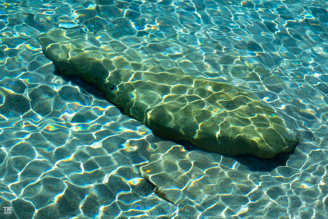 7 Die Klarheit des Wassers war bemerkenswert; hier mit einem Polfilter von einer erhöhten Position fotografiert (nicht unter Wasser)