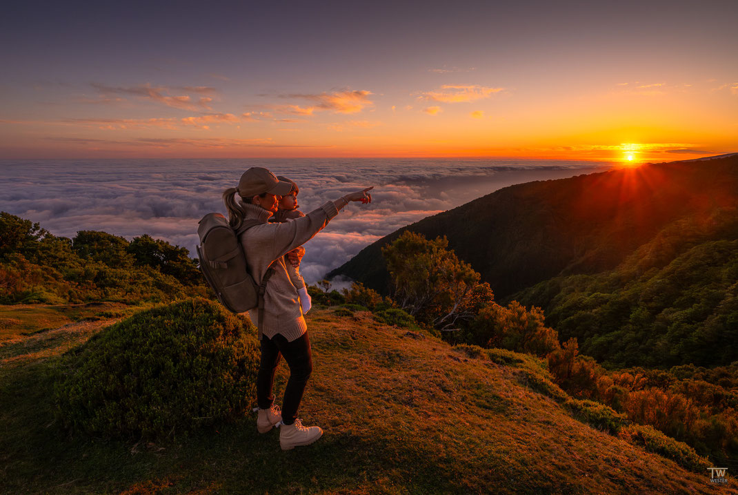 17 Wir freuten uns sehr über diesen tollen Sonnenaufgang und Ben war speziell an dieser Stelle total begeistert über die Schwalben, die ständig auf Augenhöhe an diesem Hang hin und her flogen…