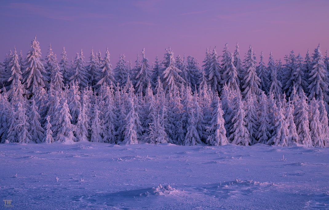 15 Und dieses letzte Bild zeige ich eher dokumentarisch: hier war es im Prinzip schon stockdunkel, aber in Verbindung mit einer Langzeitbelichtung ergab sich dieser leichte Magenta-Ton…