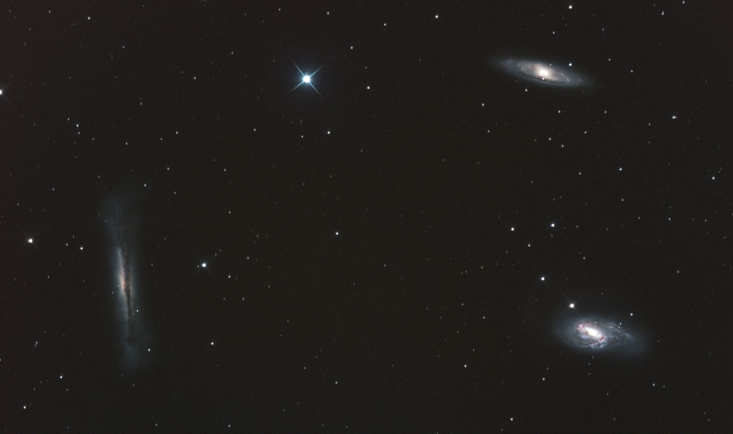 Da Leo Triplet mit M65 (oben rechts), M66 (unten rechts) und NGC 3268 (links)