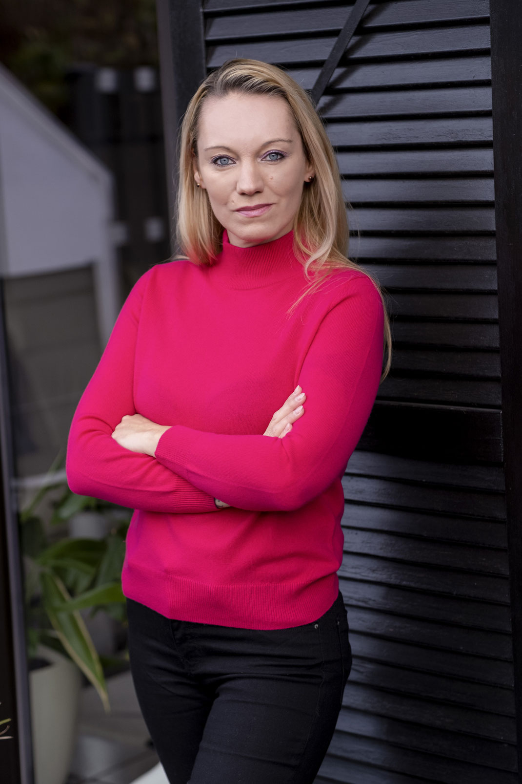 Statement: Pinkfarbener Kaschmir Pullover Nun sind wir wieder mitten drin: In der dunklen & kalten Jahreszeit | Wer allerdings ein kuscheliges Statement setzen möchte, sollte sich dringend einen pinkfarbenen Kaschmir Pullover zu legen | Kaschmir hält nicht nur herrlich warm, sondern ist auch etwas ganz Besonderes | Hot Port Life & Style | 30+ Style Blog