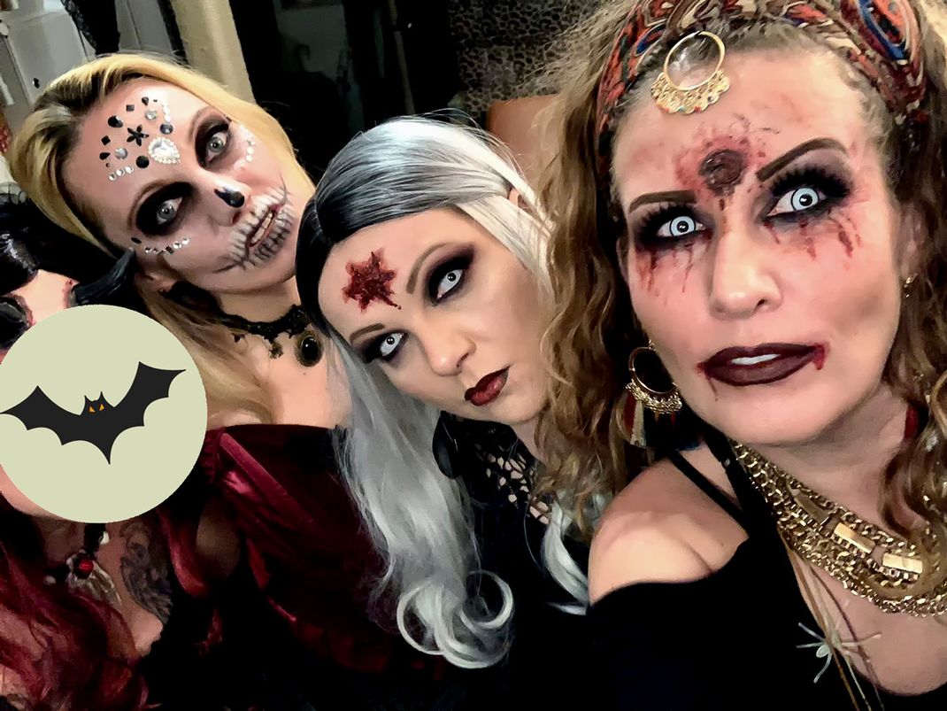 Gruselfaktor? Definitiv! Alle Jahre wieder möchte man an Halloween mit dem schönsten äh Tschuldigung gruseligsten Kostüm punkten. Doch oftmals fehlen einem einfach die Inspirationen dazu. Glücklicherweise hat eine gute Bekannte uns im letzten Jahr so genial zu Halloween geschminkt, dass ich perfektes Futter für einen Blogbeitrag hatte | Hot Port Life & Style | Lifestyle Blog aus Deutschland