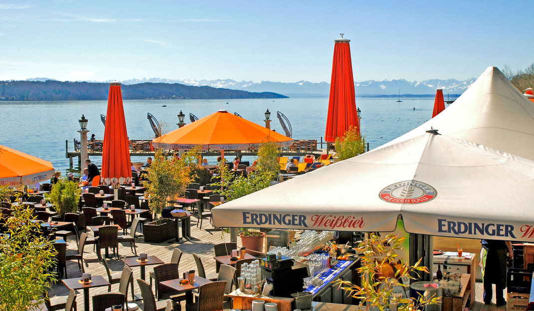 Aussengastronomie am Seeufer mit großem Biergarten