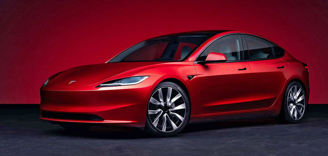 Червоний електромобіль Tesla Model 3 на червоному фоні