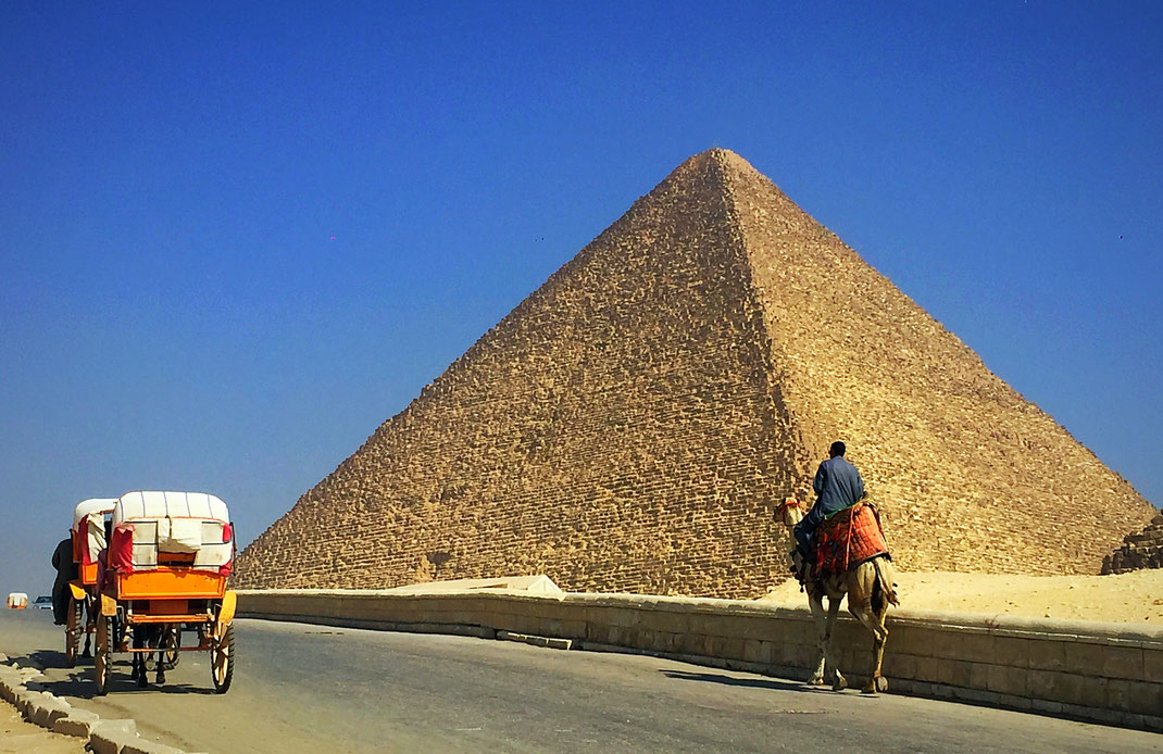 Pyramide de Gizeh -le Caire