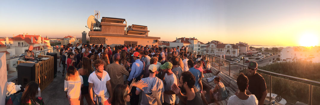 Apero au Rooftop Surfer Lodge Peniche