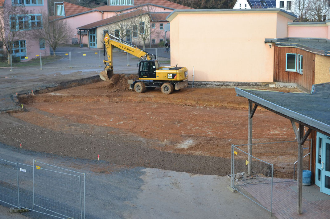 Dieses Bild ist von Freitag, 18.01.2019. Hier kann man gut die verschiedenen Niveaus beim Ausschachten erkennen.