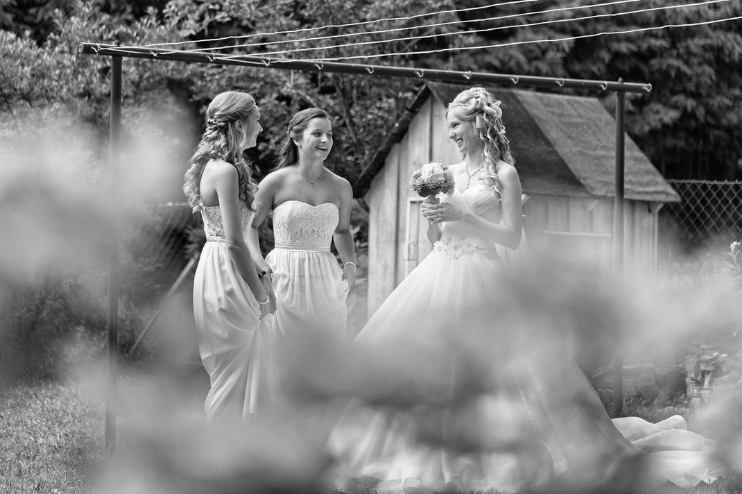 braut mit braujungfern, braut, brautjungfern, hochzeitsfotograf erzgebirge