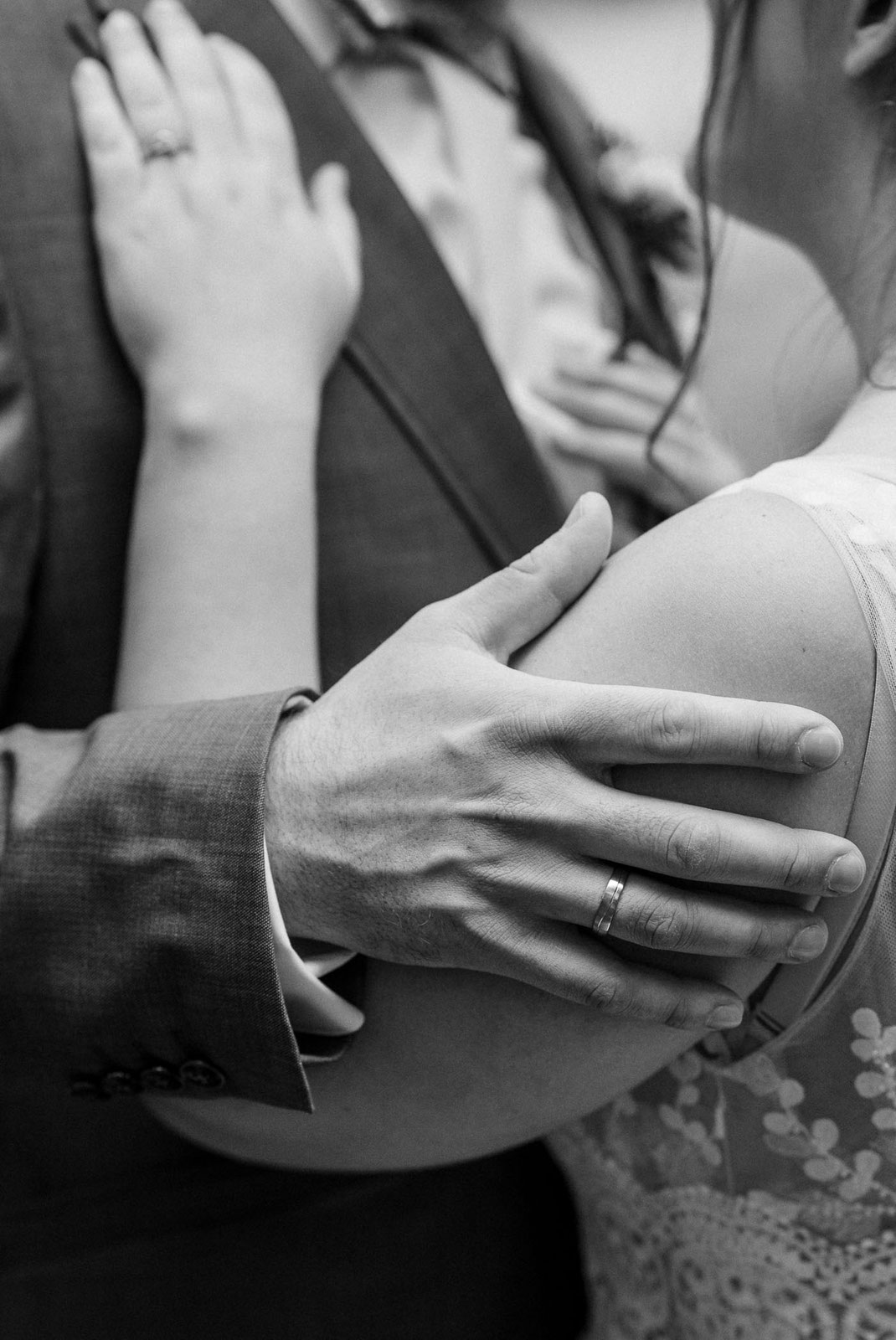 Hochzeitsfotograf fängt die Liebe zwischen Jenny und Pascal ein.