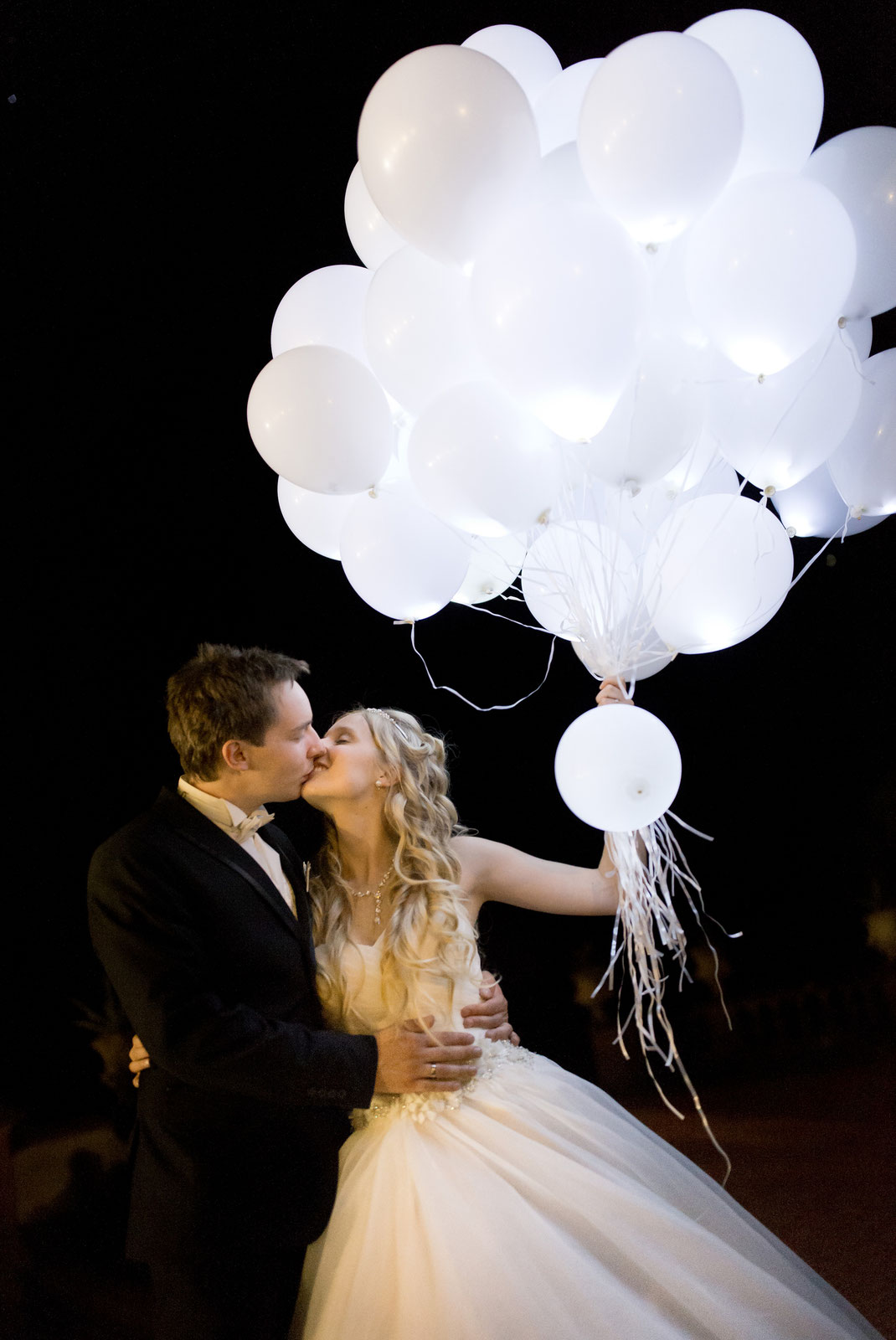 braut, bräutigam, brautkleid, schloss lichtenwalde, luftballons hochzeit