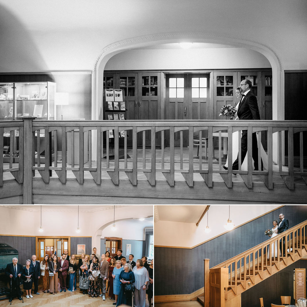 Detailaufnahme der Ringübergabe während der Hochzeit in der Villa Esche.