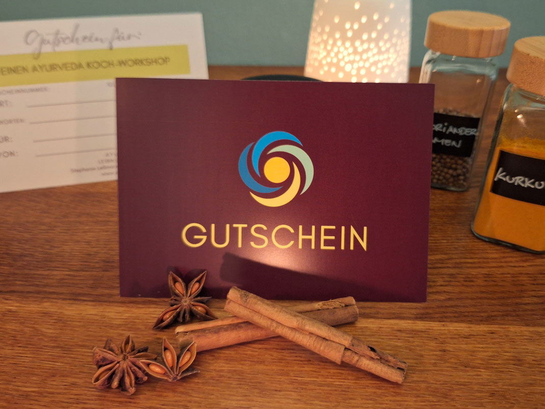 Gutschein für einen Ayurveda Koch-Workshop oder eine Ayurveda Ernährungsberatung dekoriert mit Gewürzen