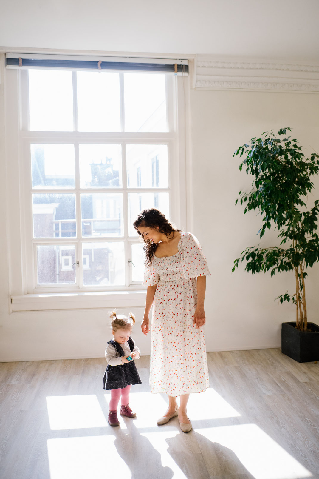 beautiful lighting photoshoot mother and child the Hague