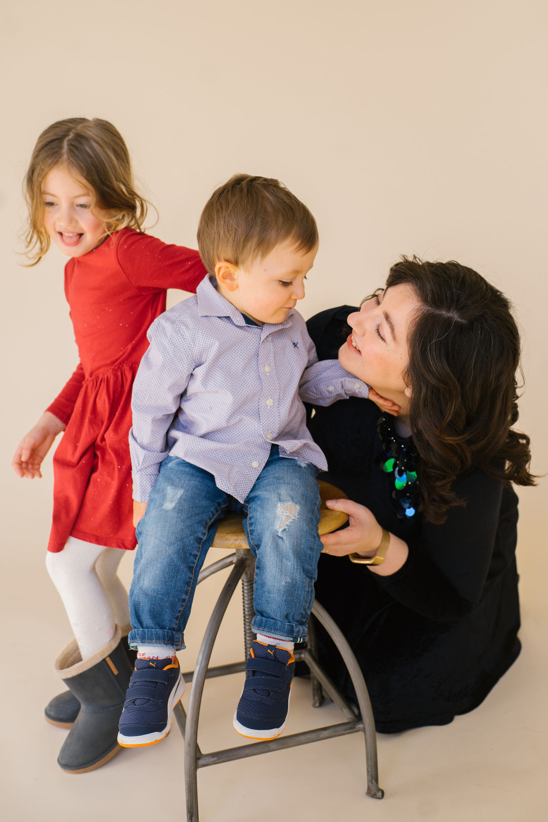 Mom with her kids during photo session in the Hague