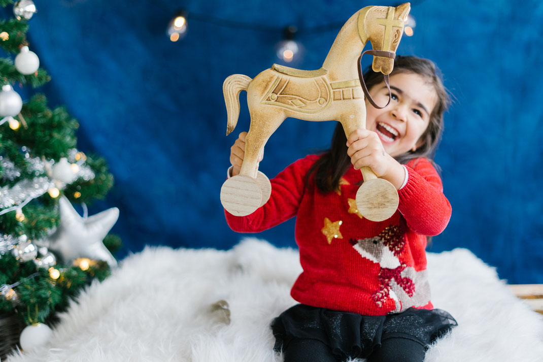 Christmas cheer Leiden little girl