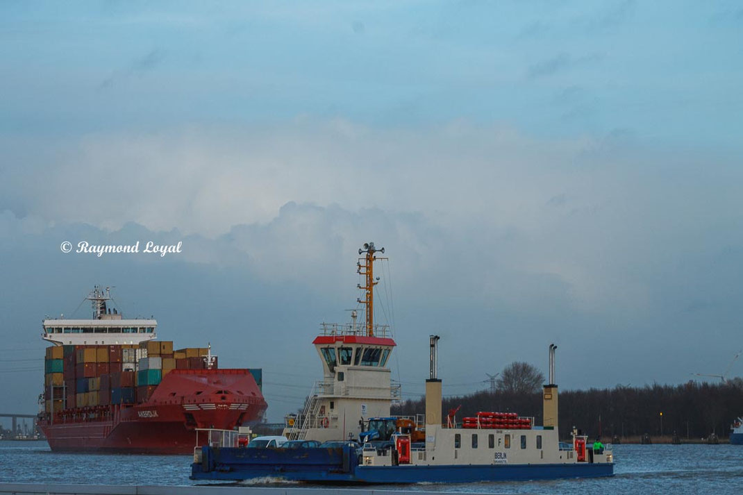 burnsbuettel ferry kiel canal