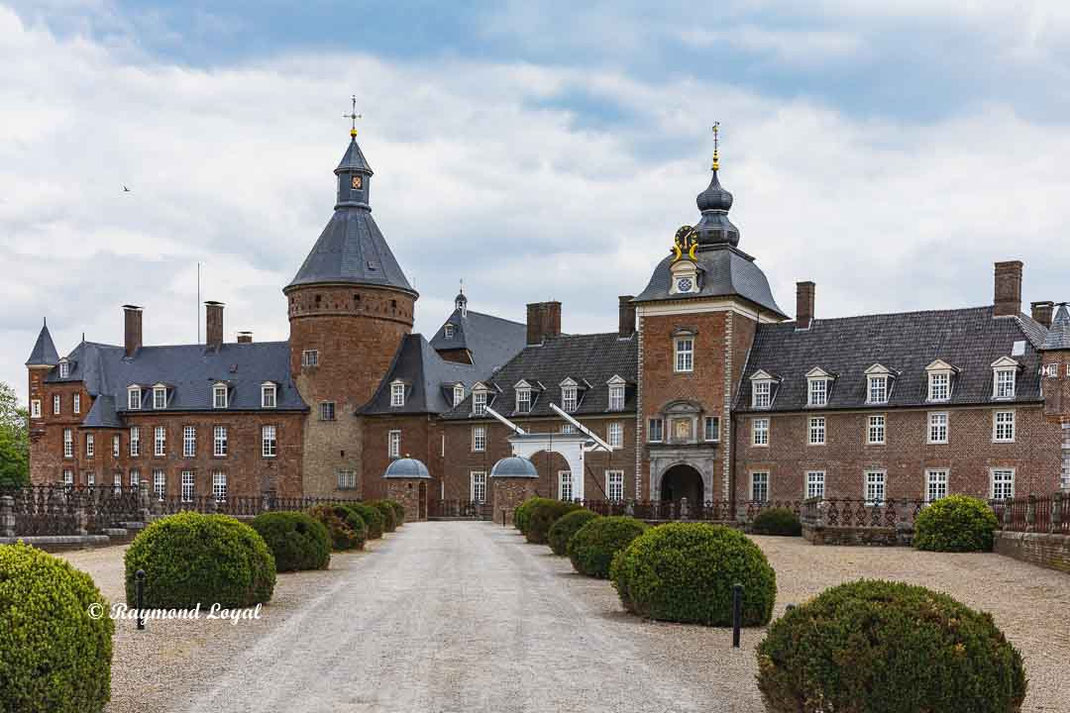 anholt castle forecourt