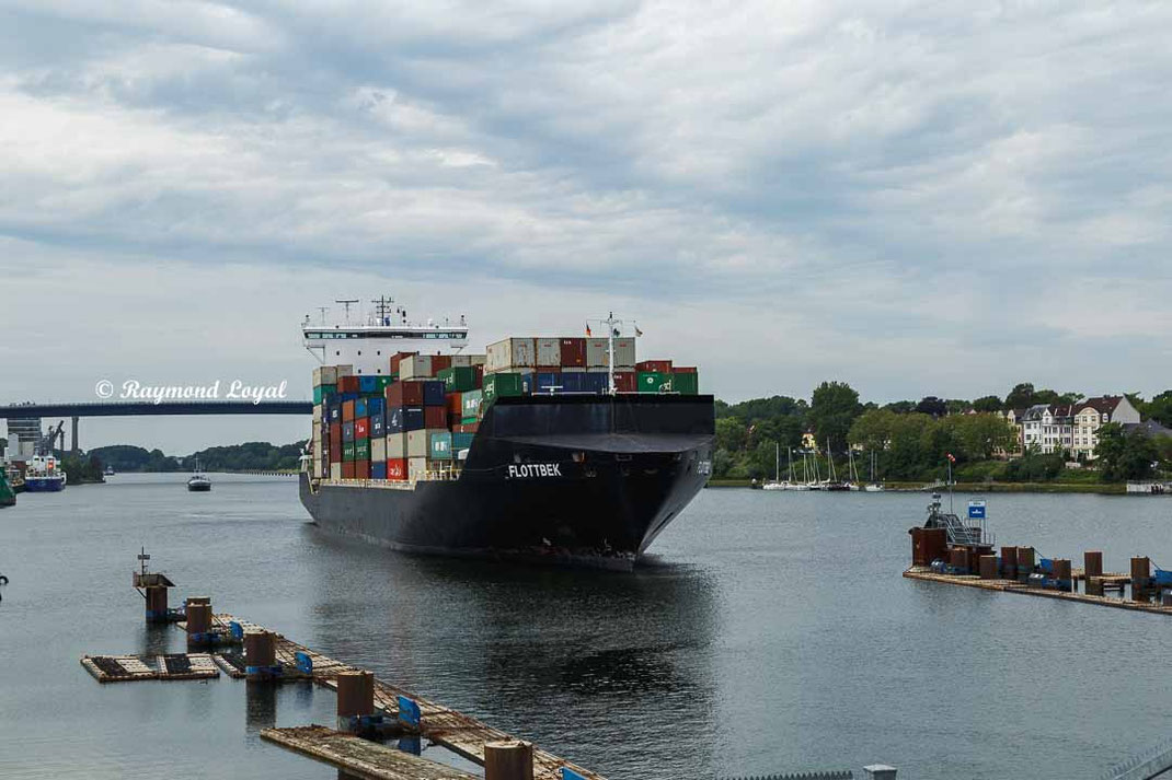 holtenau locks kiel canal