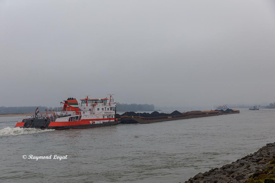 schubschiff binnenschiff rhein fluss landschaft