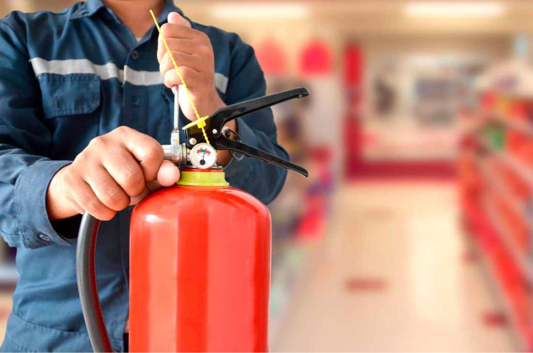 Educar al personal sobre seguridad contra incendios y puertas contra incendios