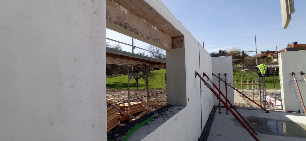 Einfamilienhaus - Die Innenseiten der Aussenwände wurden hier spachtelfertig in Q2 geliefert.