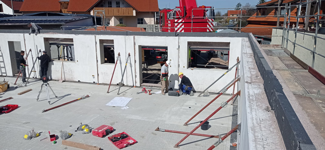 Montage eines Massivfertighaus in Unterfranken