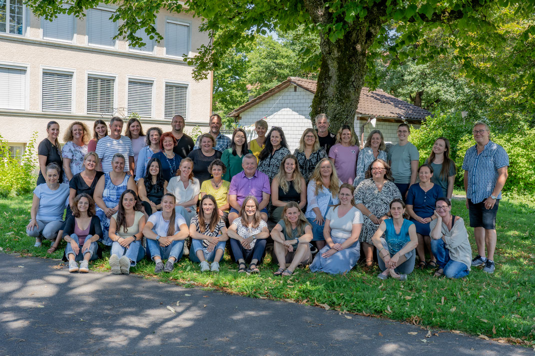 Foto aller Lehrpersonen in der Schule Lerchenfeld, Thun