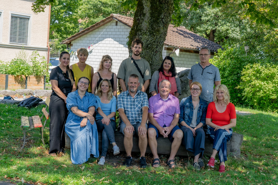 Foto mit allen Lehrpersonen der Schule Goldiwil.